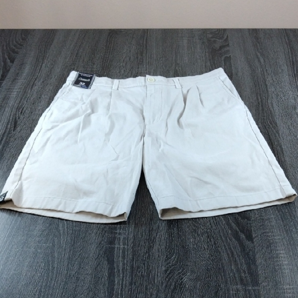 Roundtree&YorkMen's White Shorts Dillards Stone Color Size 32.